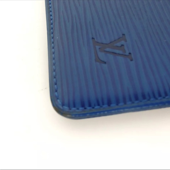 Authentic Louis Vuitton Epi Vertical Card Case leather - Picture 9 of 13